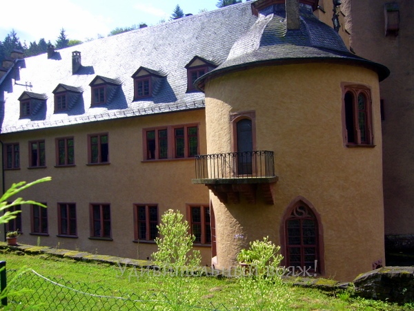 замок в Баварии Меспельбрунн (Mespelbrunn