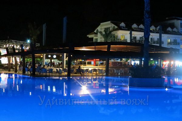 бар в отеле Grand Pearl Beach Resort