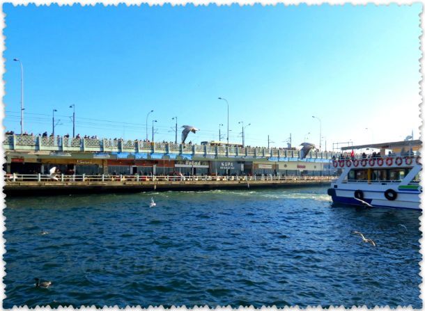 Галатский мост через пролив Босфор