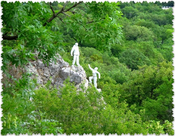 figury skalolazov na gore Aj-Nikola