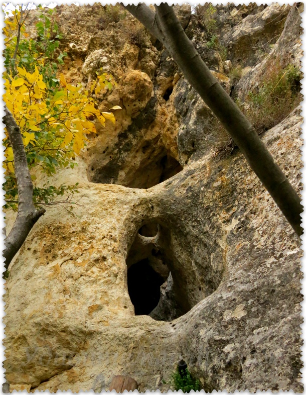 гроты и пещеры рядом с Белой скалой